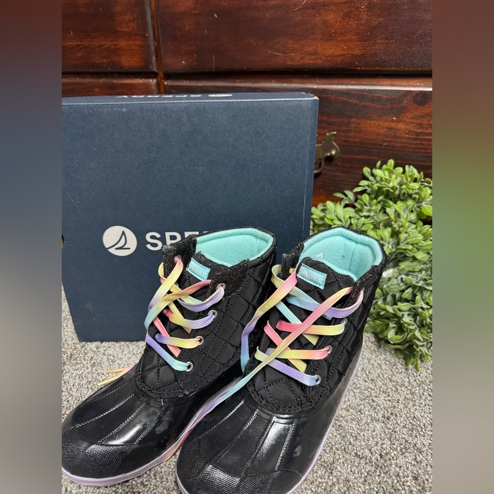 NWT Sperry Black Quilted Boots with Multicolor Laces